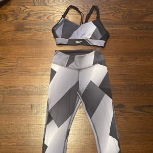 Reebok sports bra and leggings set xs